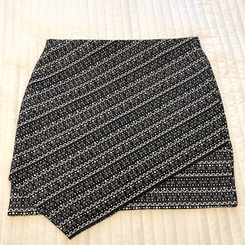 Asymmetric skirt